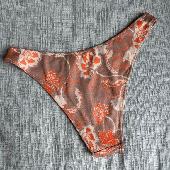 Cheeky orange and white floral - Picture 2 of 4